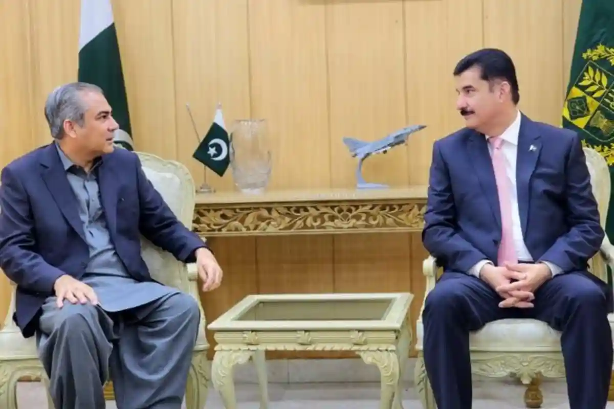 وفاقی وزیر داخلہ سے گورنر خیبرپختونخوا کی ملاقات، صوبے میں فتنہ الخوارج کے خلاف جاری آپریشنز پر تبادلہ خیال