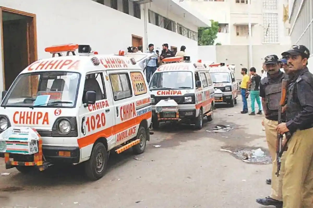 کراچی: ناظم آباد میں اسکول وین میں آگ لگ گئی، 6 بچے جھلس کر زخمی