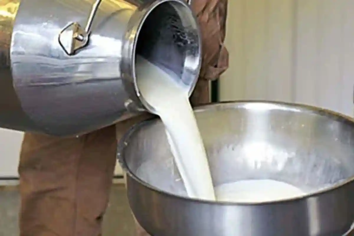 کراچی میں کیمیکل ملے دودھ کا کاروبار بے نقاب، مزید 7 دکانیں سیل