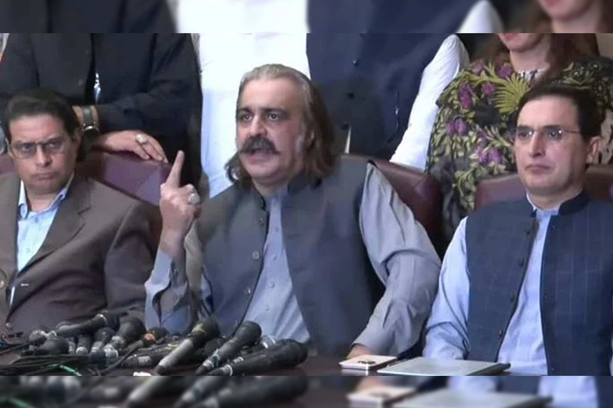 پی ٹی آئی رہنما کی علی امین گنڈاپور کو وزارت اعلیٰ سے ہٹائے جانے کی تصدیق