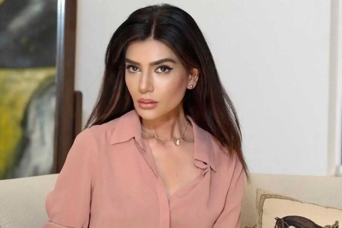 صبا قمر کے بعد عفت عمر بھی بحث میں شامل، کراچی کو "گندا شہر” قرار دے دیا