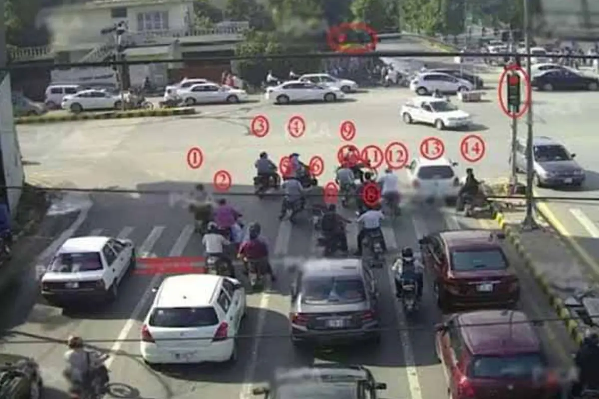 کراچی میں ای چالان کا آغاز: کون سی لاپرواہی آپ کو ہزاروں روپے کا نقصان پہنچا سکتی ہے؟