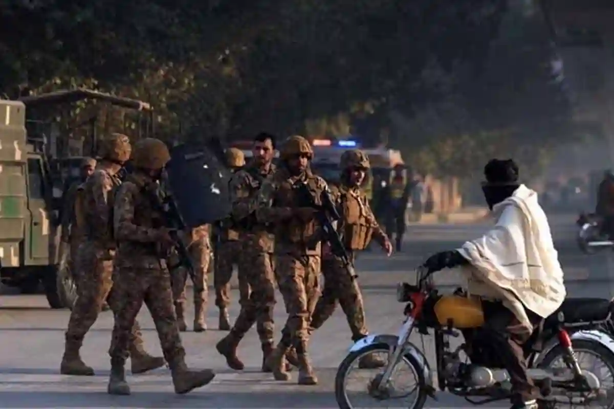 پشاور ایف سی ہیڈکوارٹر حملہ؛ خودکش بمبار گیٹ تک کیسے پہنچا؟ ابتدائی پولیس رپورٹ سامنے آگئی