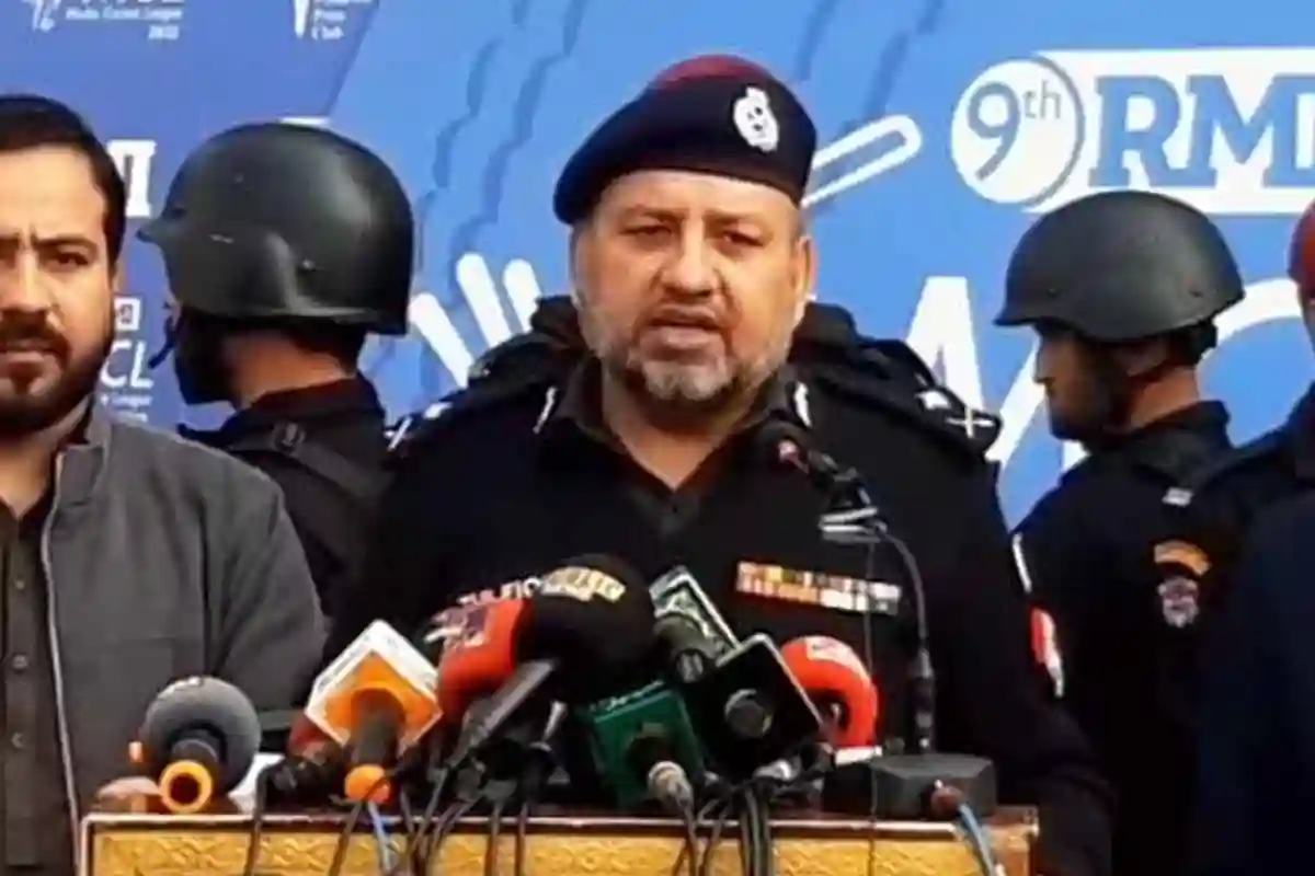 ایف سی ہیڈ کوارٹر حملہ؛ شواہد کے مطابق خودکش حملہ آور افغان شہری تھے، آئی جی کے پی