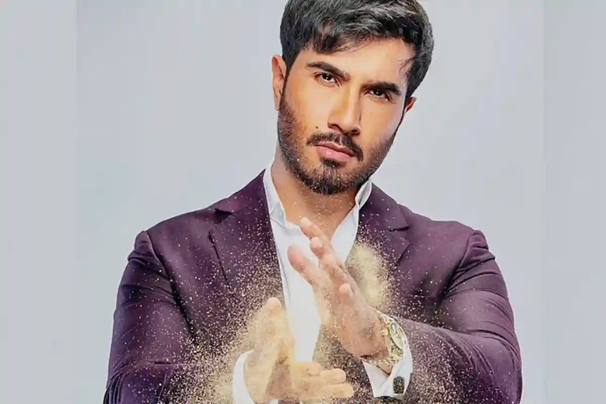 فیروز خان کو شوبز اور دین کا موازنہ کرنا مہنگا پڑگیا؛ اداکار شدید تنقید کی زد میں آگئے