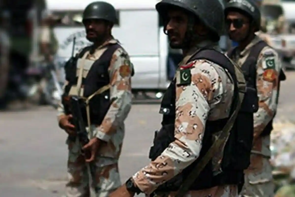 کراچی میں رینجرز کی خفیہ معلومات پر کارروائیاں، انتہائی مطلوب 3 ملزمان گرفتار