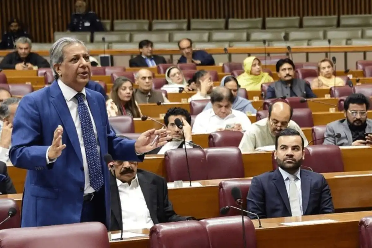 وزیر قانون اعظم نذیر تارڑ نے 27 ویں آئینی ترمیم کا بل قومی اسمبلی میں پیش کردیا