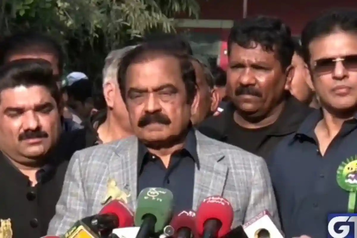 سیاستدانوں کے ایک ٹیبل پر بیٹھ کر مسائل حل کرنے کے حق میں ہیں، رانا ثنا اللہ