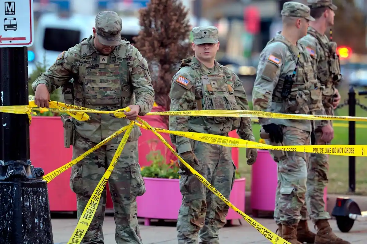 وائٹ ہاؤس کے باہر فائرنگ، 2 امریکی فوجی زخمی؛ حملہ آور موقع پر گرفتار