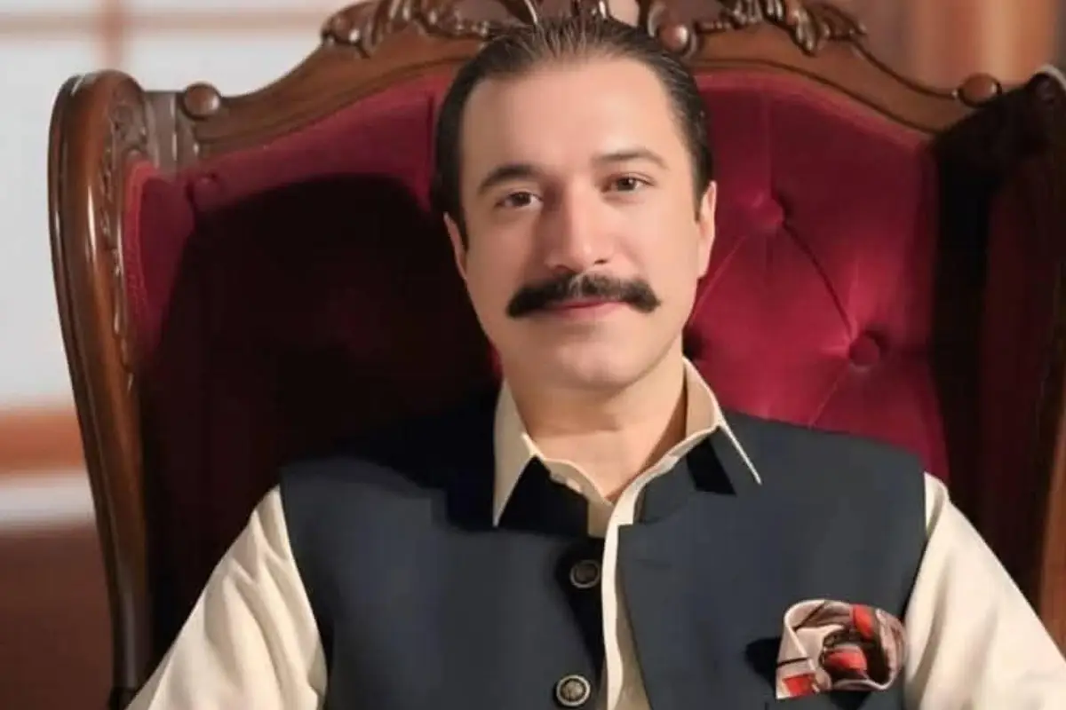 آزاد کشمیر کے نئے نامزد وزیراعظم راجہ فیصل ممتاز راٹھور کون ہیں؟