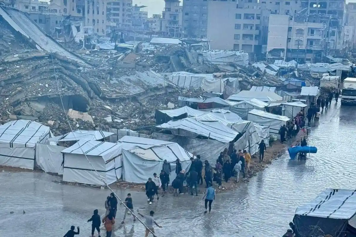 غزہ میں بارش اور سردی نے تباہ حال فلسطینیوں کی مشکلات میں مزید اضافہ کردیا