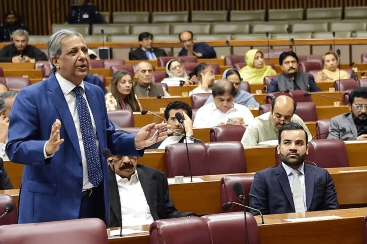 وزیر قانون اعظم نذیر تارڑ نے سینیٹ میں 27 ویں آئینی ترمیم کا بل پیش کر دیا