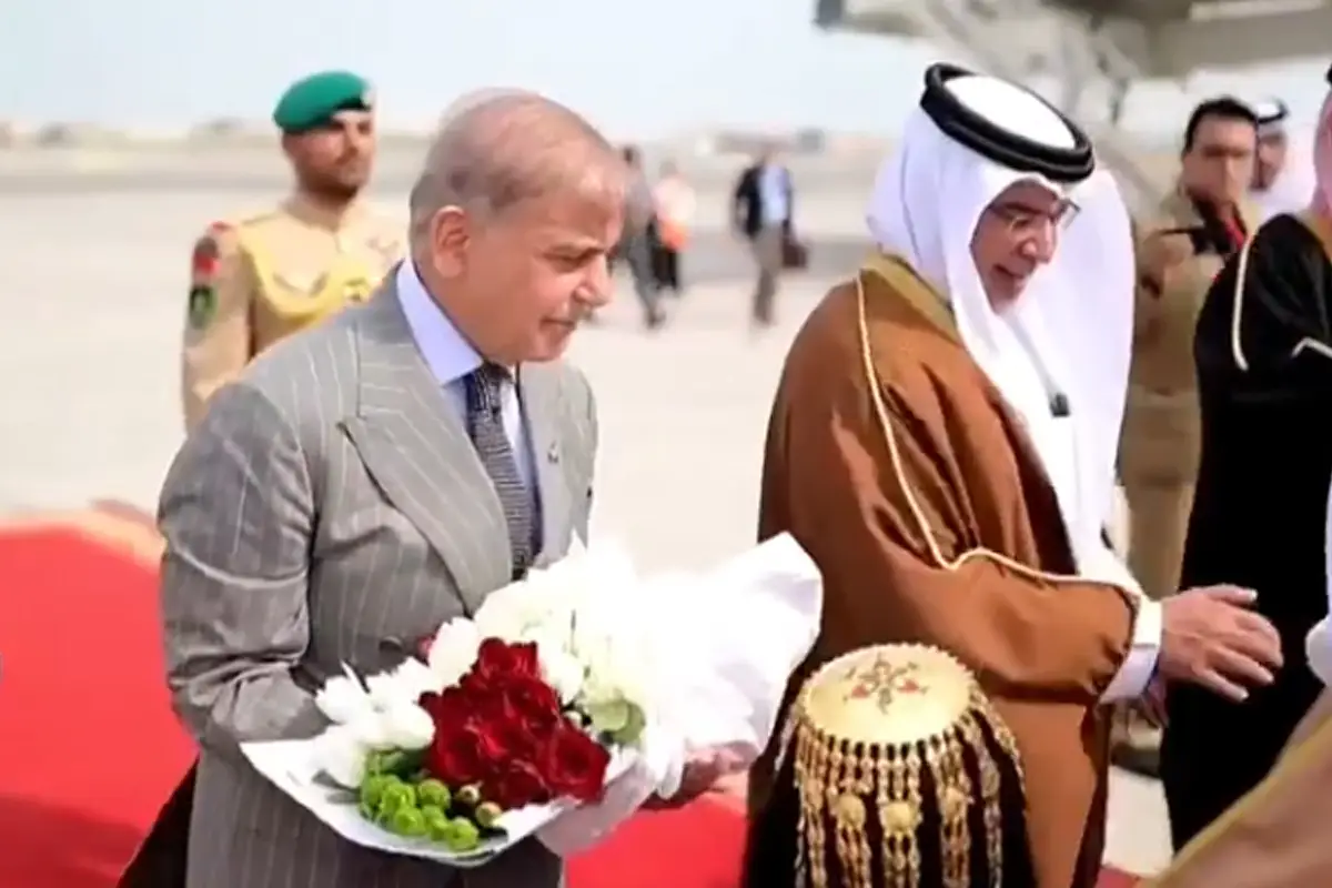 وزیراعظم محمد شہباز شریف دو روزہ دورے پر بحرین پہنچ گئے