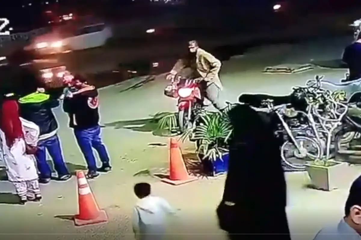 3 سالہ ابراہیم کھلے مین ہول میں کس طرح گرا؟ سی سی ٹی وی ویڈیو سامنے آ گئی