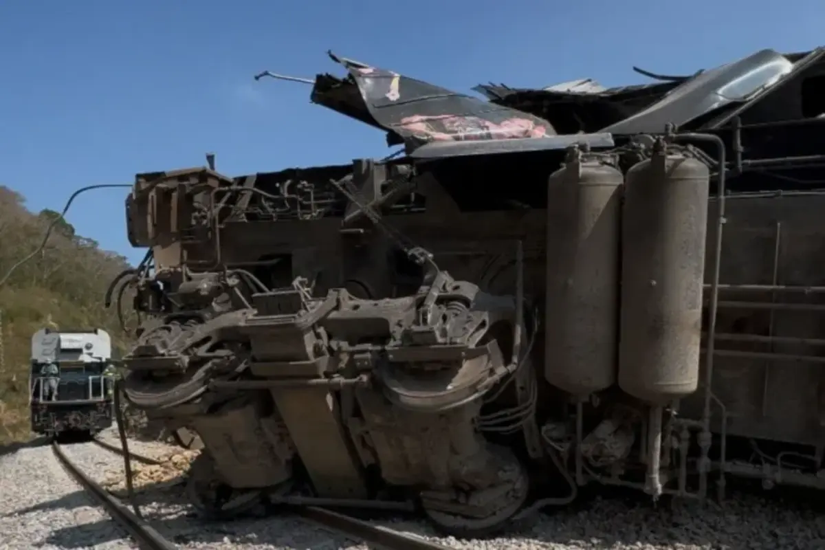 میکسیکو میں ٹرین کے پٹڑی سے اترنے کے حادثے میں 13 افراد ہلاک، 98 زخمی