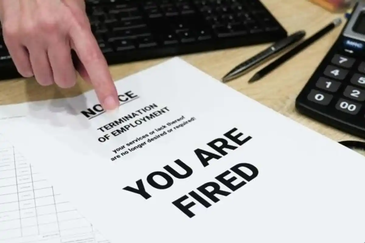 نوکری سے فارغ