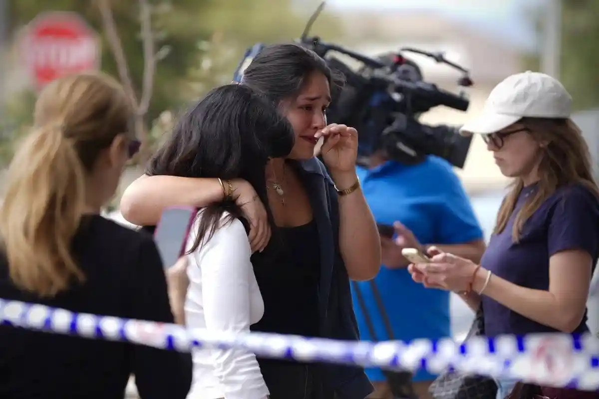 آسٹریلیا کے شہر سڈنی میں ساحلی علاقے پر فائرنگ؛ حملہ آور باپ اور بیٹا نکلے