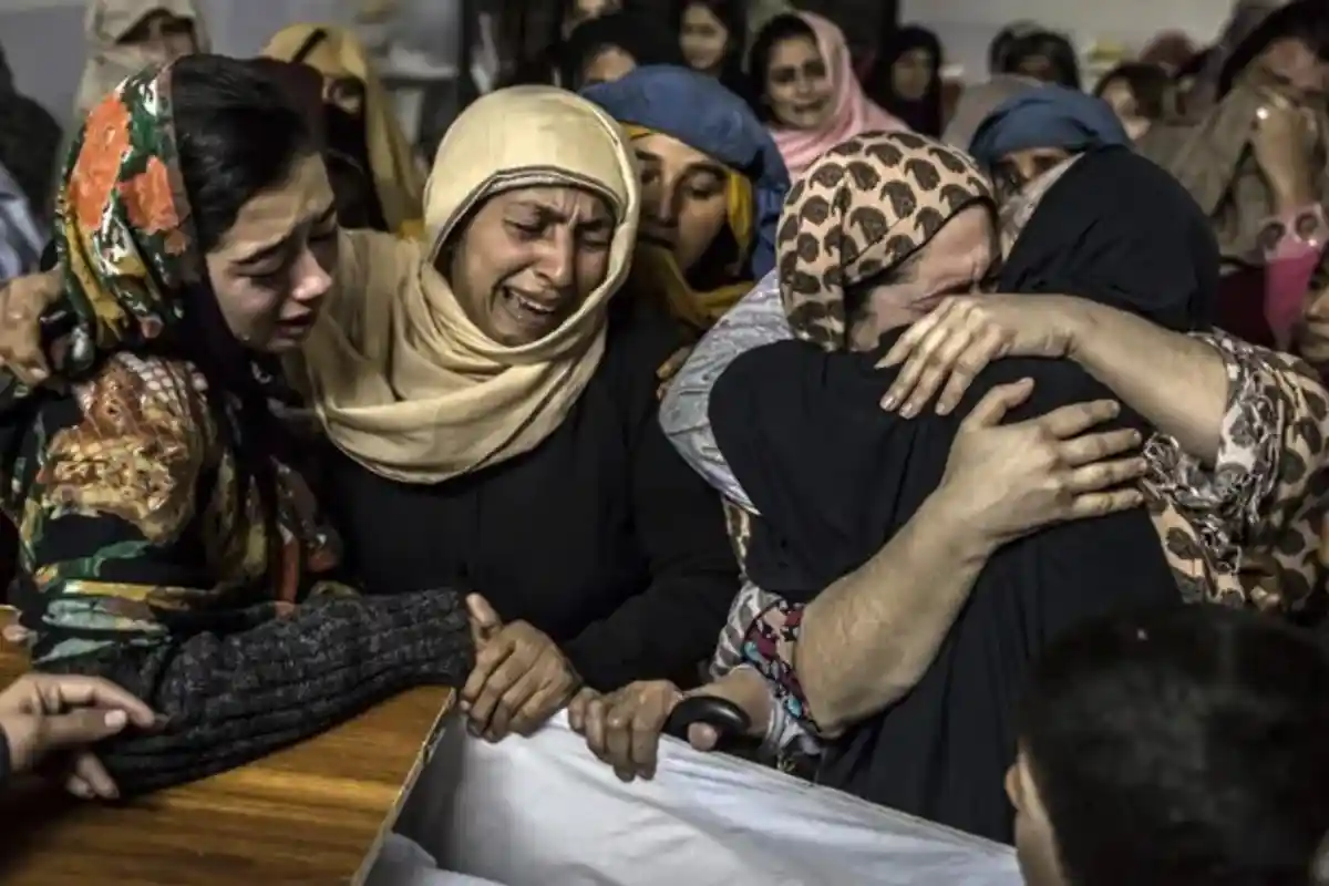 سانحہ اے پی ایس: معصوم بچوں کی قربانی کو 11 برس بیت گئے؛ قوم آج بھی سوگوار