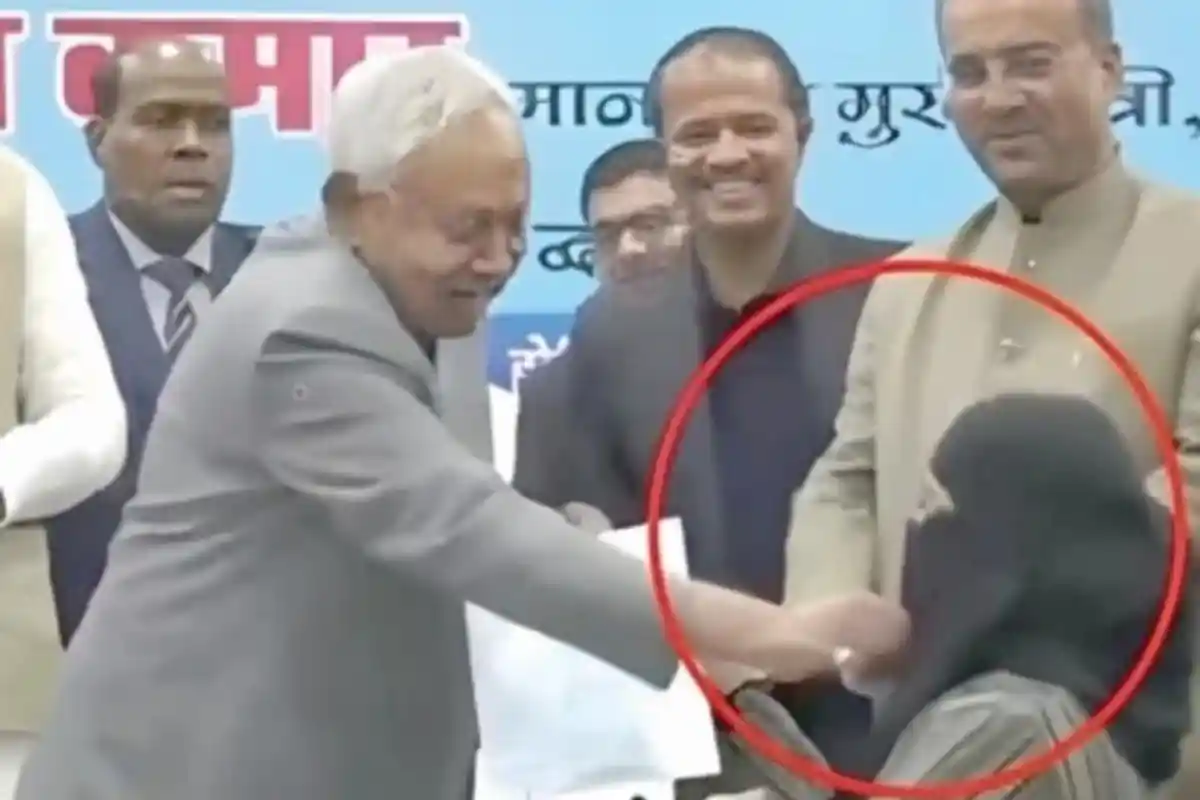 بھارتی مسلم خاتون ڈاکٹر نے سرعام بدسلوکی کے بعد سرکاری نوکری لینے سے انکار کردیا