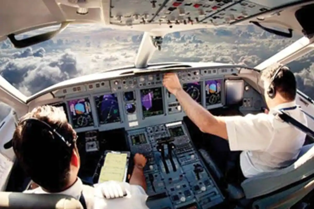 پائلٹ نے تنخواہ نہ ملنے پر طیارہ اُڑانے سے انکار کردیا