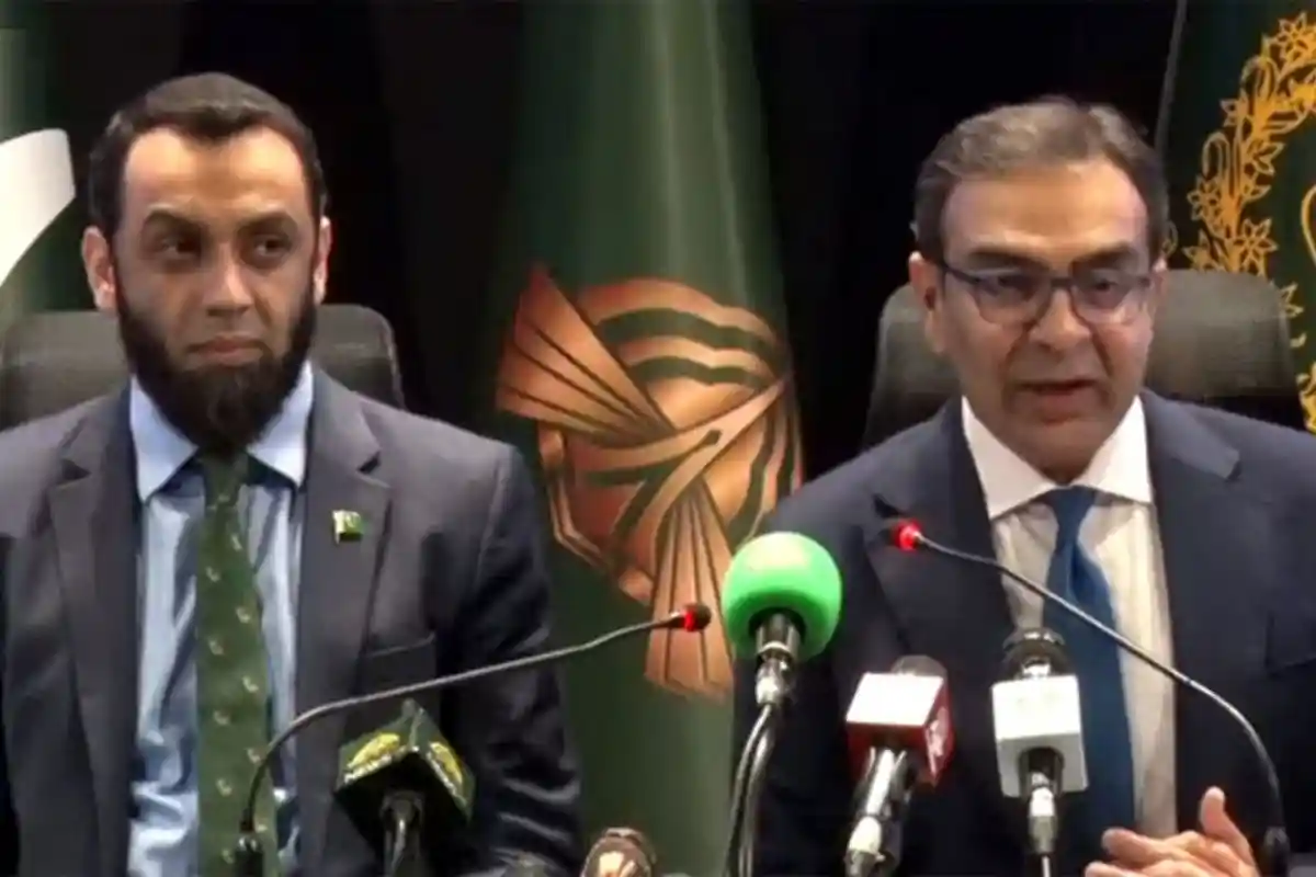 قومی ائیر لائن کی نجکاری سے حکومت کو 55 ارب روپے ملیں گے، مشیر نجکاری محمد علی