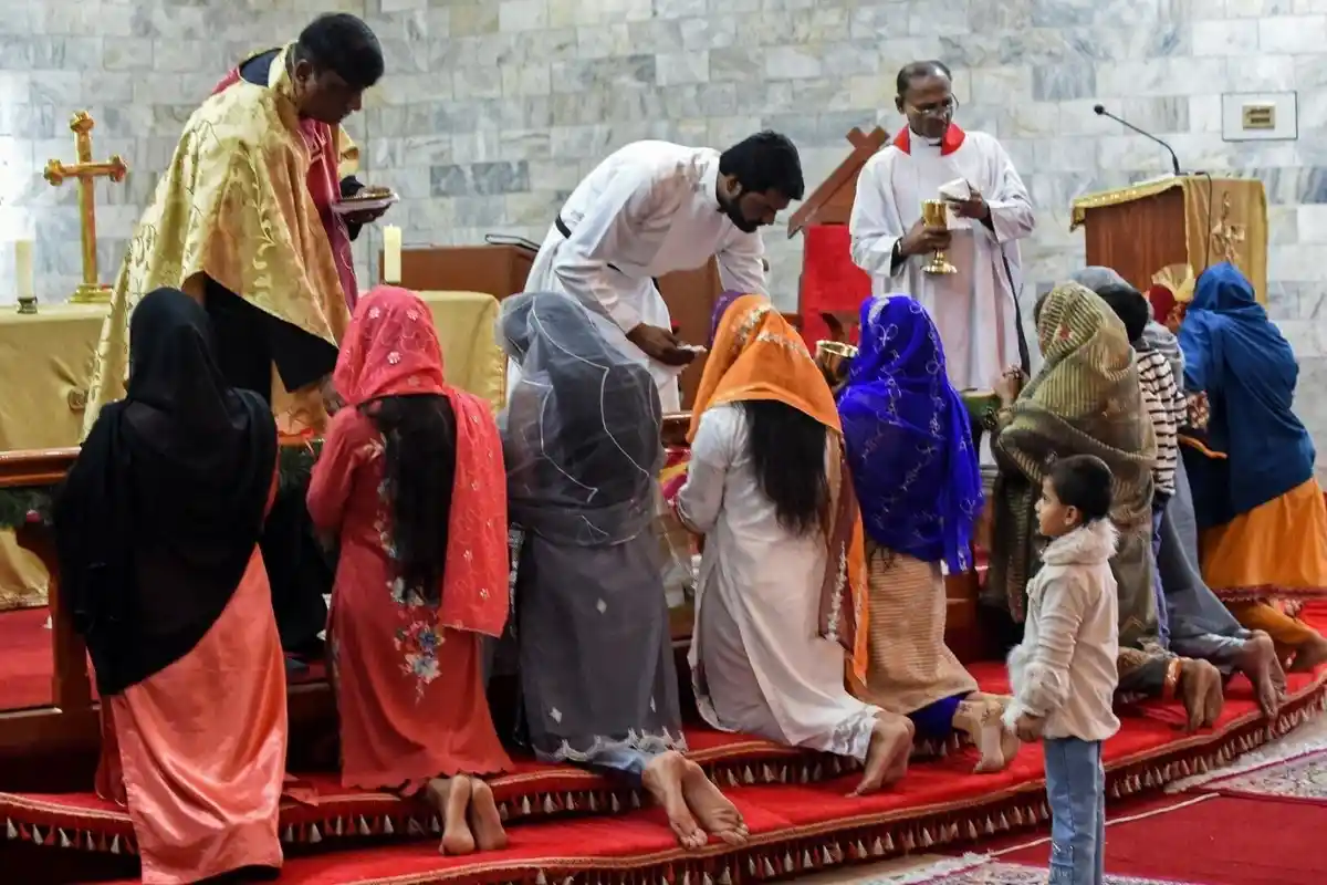 مسیحی برادری آج پورے جوش و خروش کے ساتھ کرسمس کا تہوار منا رہی ہے