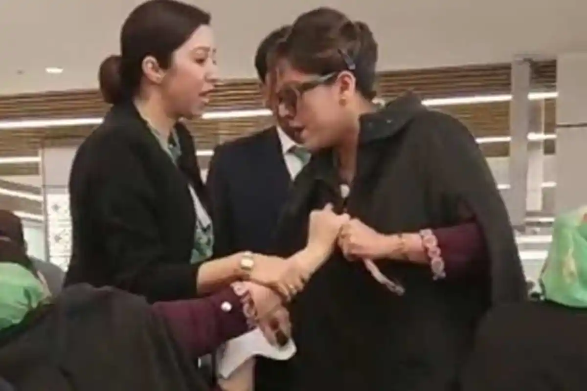 جدہ ایئرپورٹ پر پی آئی اے کی دو ایئر ہوسٹس کے درمیان ہاتھا پائی ہوگئی