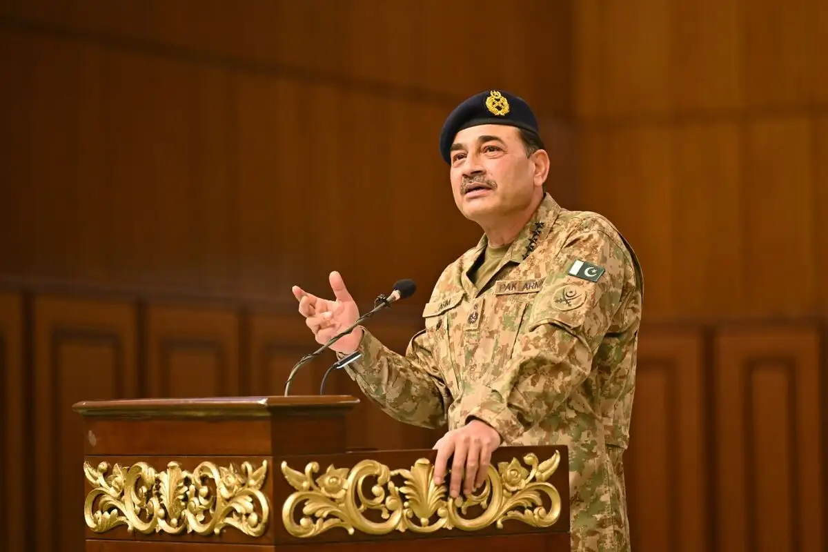 ہم دشمن کو چھپ کے نہیں للکار کر مارتے ہیں، فیلڈ مارشل