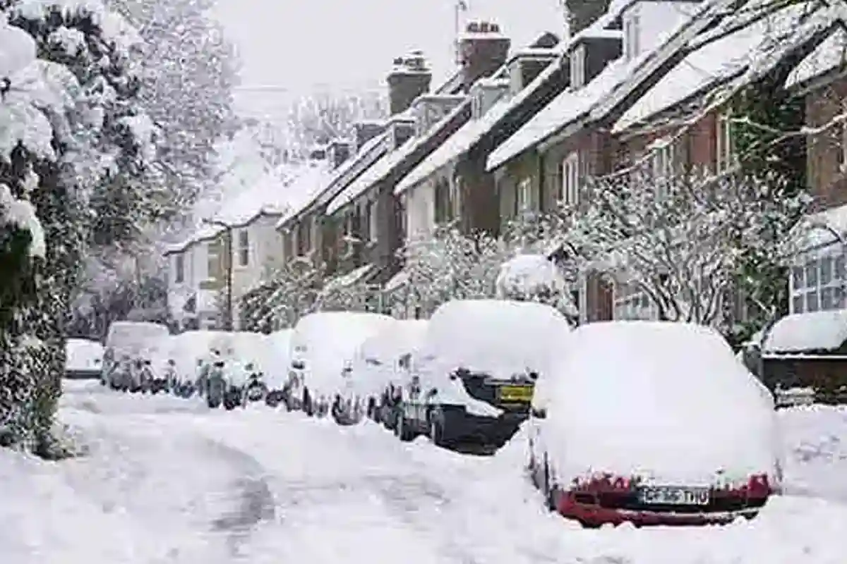 شدید برفباری: خیبرپختونخوا کی سڑکوں پر سفر کرنے والے مسافروں کیلئے الرٹ جاری