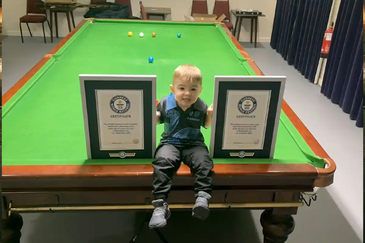 2 سالہ جوڈی اوئنز نے اسنوکر میں دو گنیز ورلڈ ریکارڈز بنا دیے