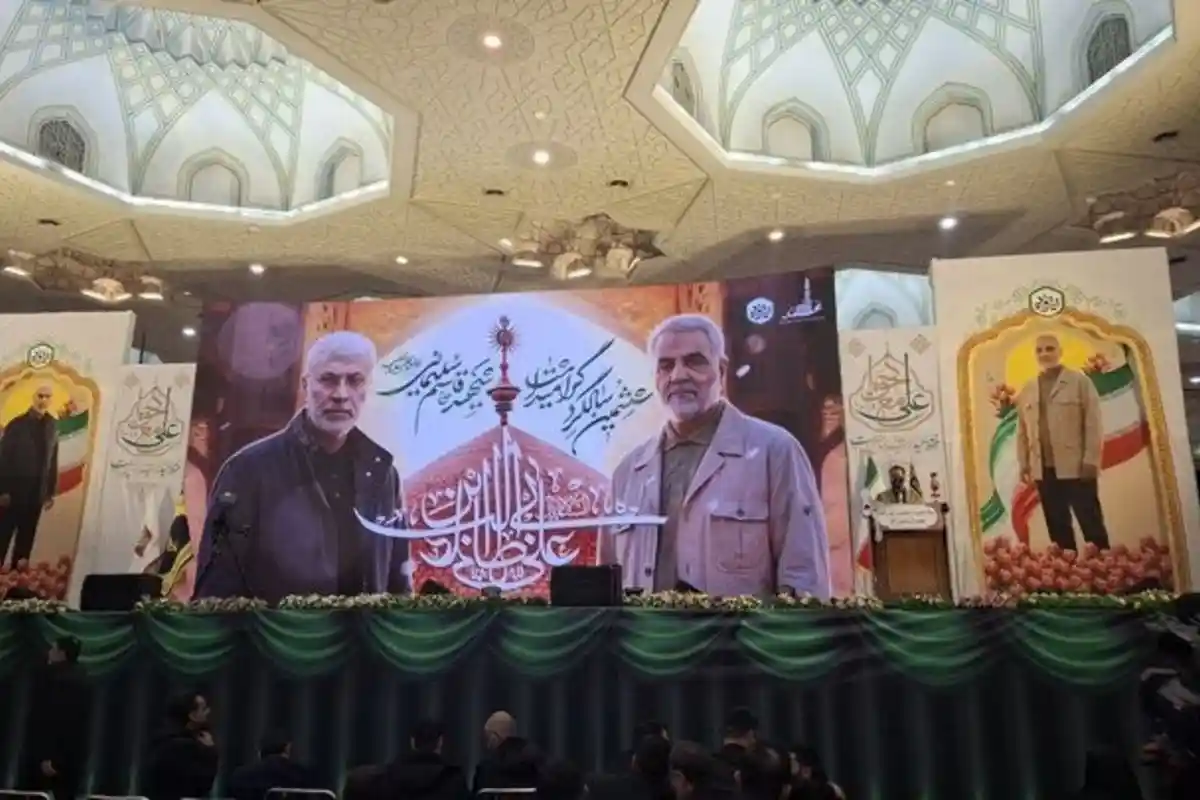 شہید قاسم سلیمانی کی چھٹی برسی: مصلائے امام خمینی میں حکام اور عوام کی بھرپور شرکت