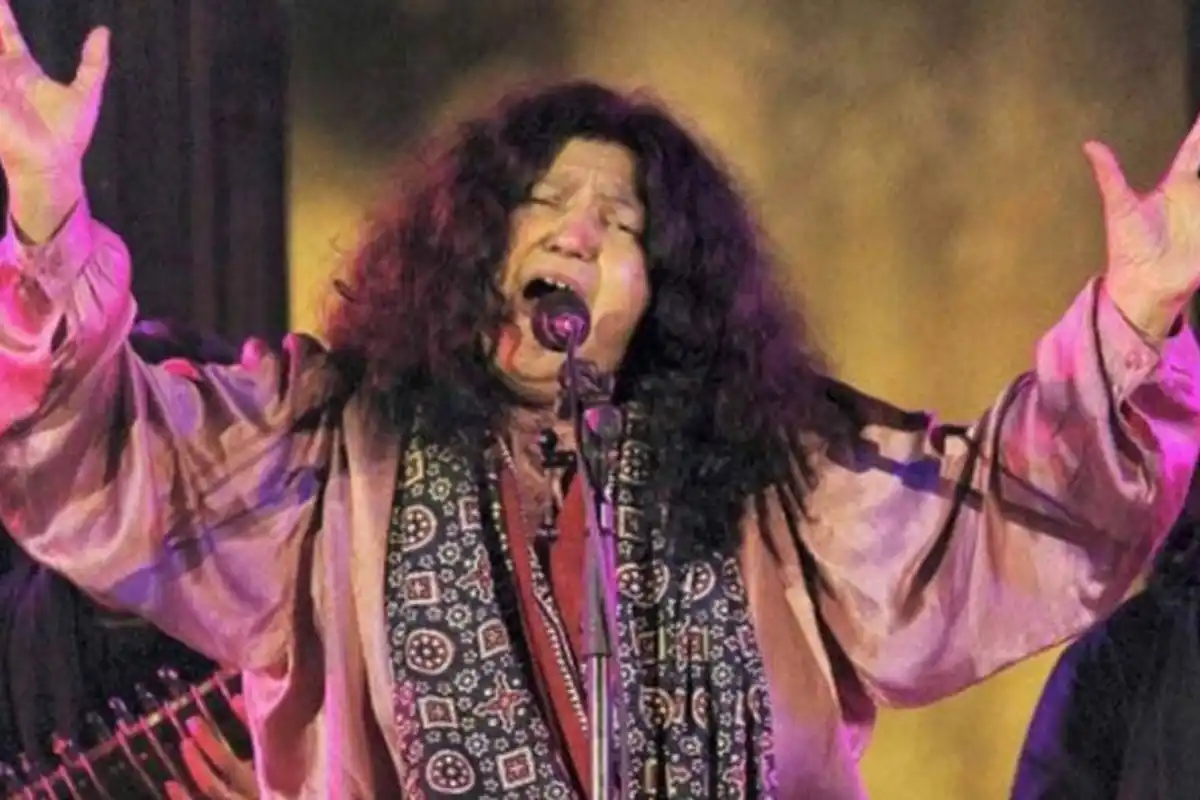 عابدہ پروین کے انتقال کی خبروں پر بیٹی کا ردعمل سامنے آ گیا