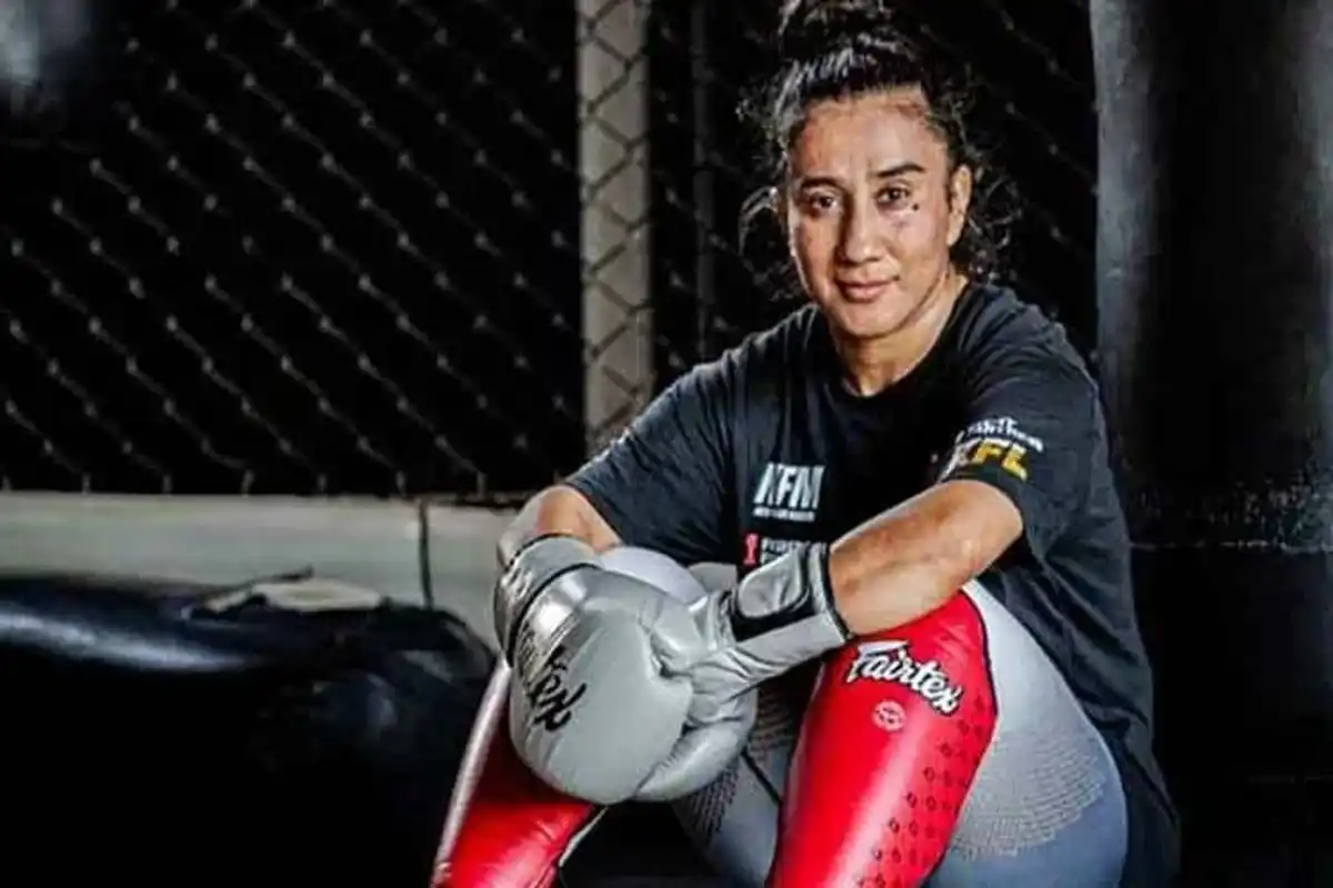 پاکستان کی بیٹی ایم ایم اے فائٹر انیتا کریم  نے دنیا بھر میں ملک کا نام روشن کردیا