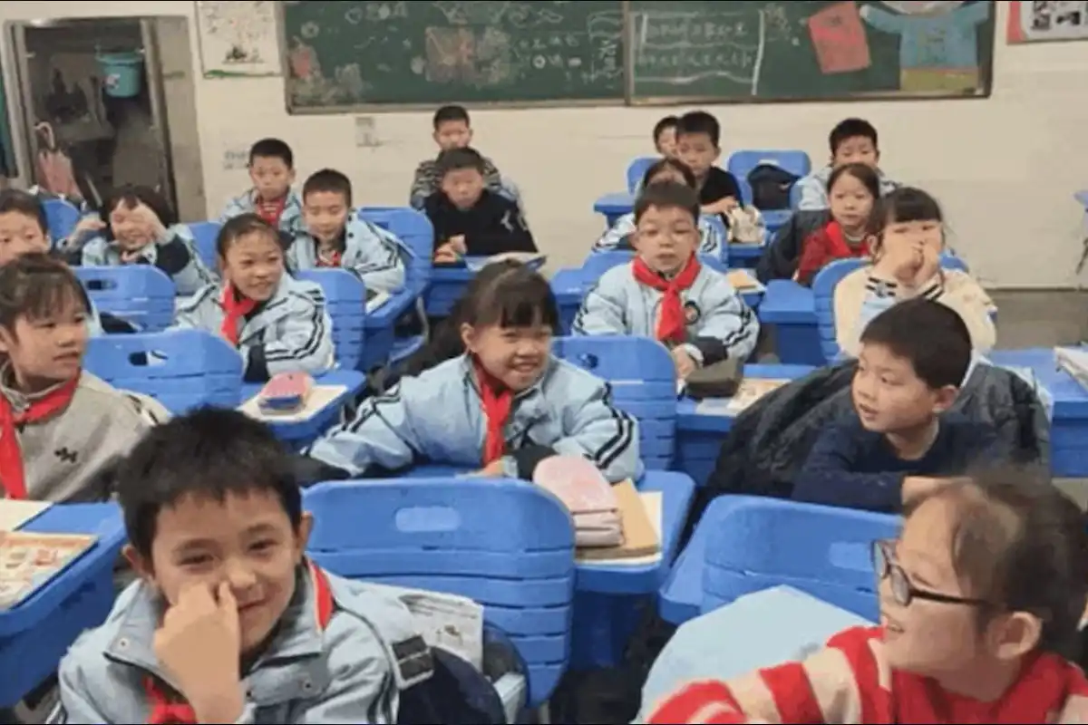 اسکول کے بچوں کی آواز سن کر 8 سالہ لڑکا 55 دن بعد کوما سے باہر آ گیا