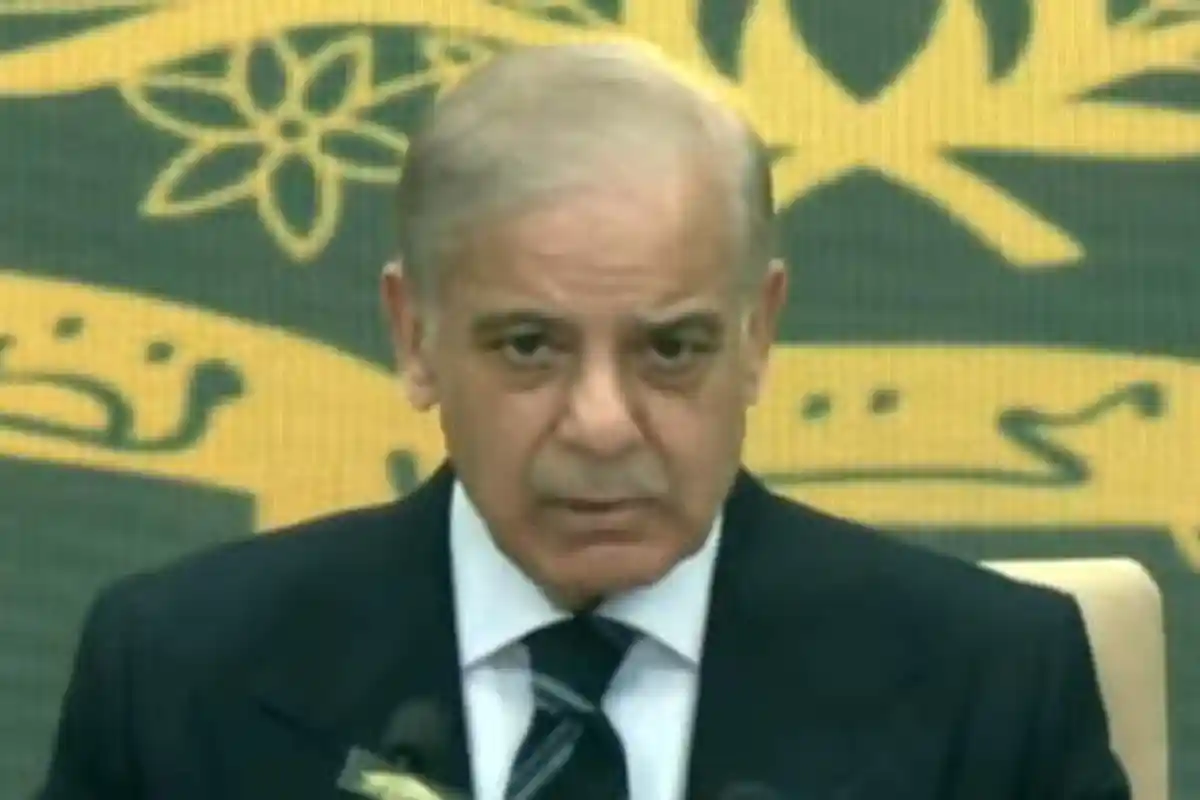 افغانستان پُرامن طور پر رہنا چاہتا ہے یا نہیں اس بات کا فیصلہ کرنا ہوگا: وزیراعظم