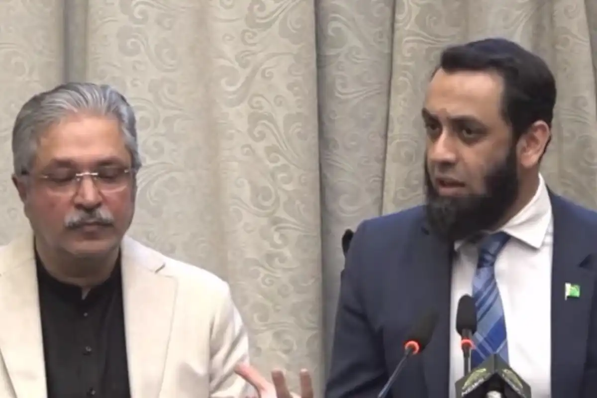 خیبرپختونخوا کی ترقی کا فیصلہ عوام کریں، عطا تارڑ اور اختیار ولی کا کے پی یوتھ اسمبلی سے خطاب