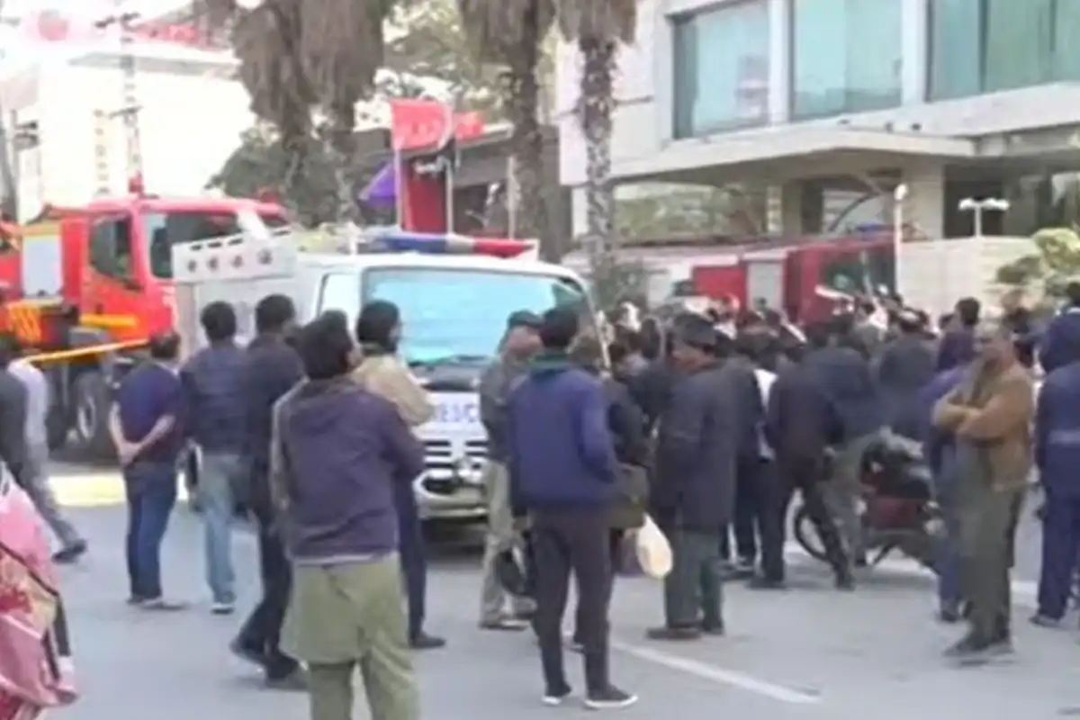 لاہور: گلبرگ کے ہوٹل میں آتشزدگی، ایک شخص جاں بحق، 6 افراد زخمی، 180 افراد محفوظ نکال لیے گئے
