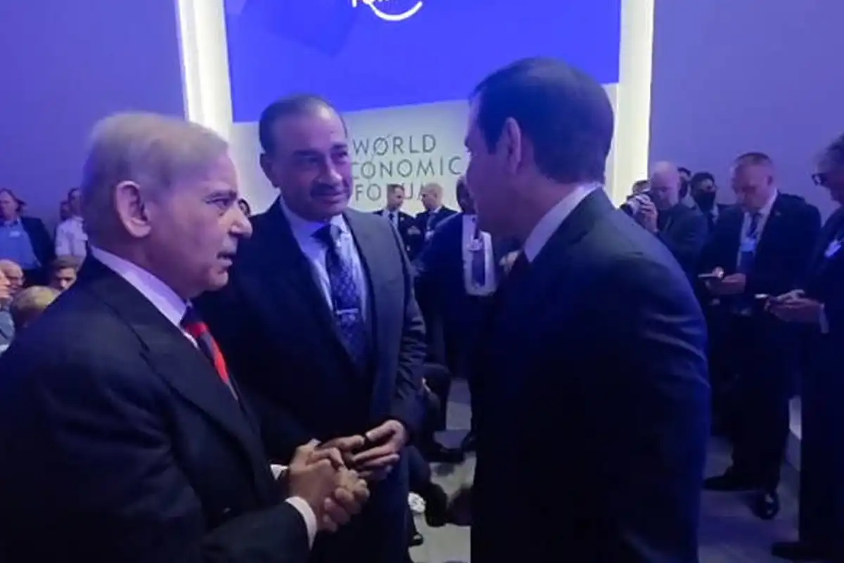 ورلڈ اکنامک فورم میں وزیراعظم اور فیلڈ مارشل عالمی رہنماؤں کی توجہ کا مرکز بن گئے