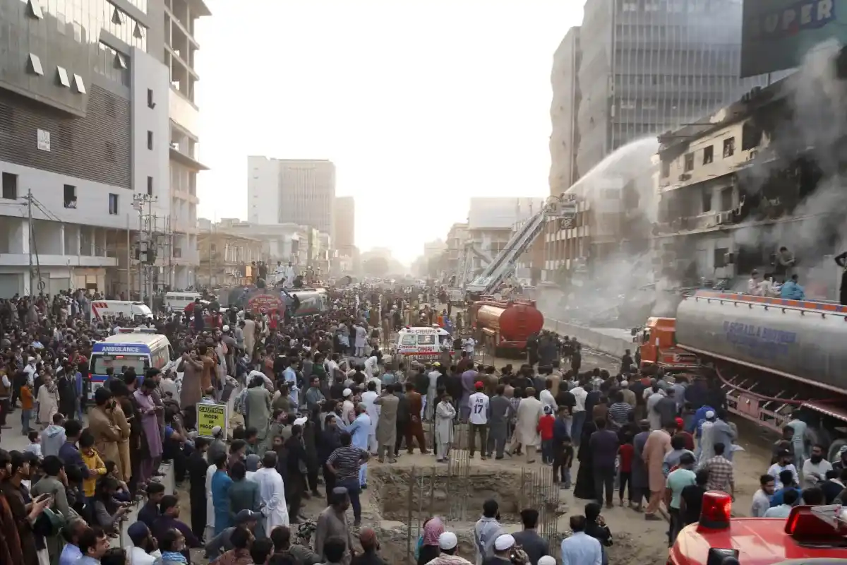 گل پلازہ آتشزدگی: خریداری ہوگئی، نکل رہے ہیں، اپنی شادی کی شاپنگ میں مصروف لاپتا خاتون کی آخری گفتگو سوشل میڈیا پر وائرل