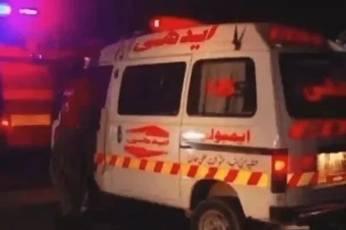 خیرپور: مسافر بس اور ٹرالر میں تصادم، 11 مسافر جاں بحق، متعدد زخمی