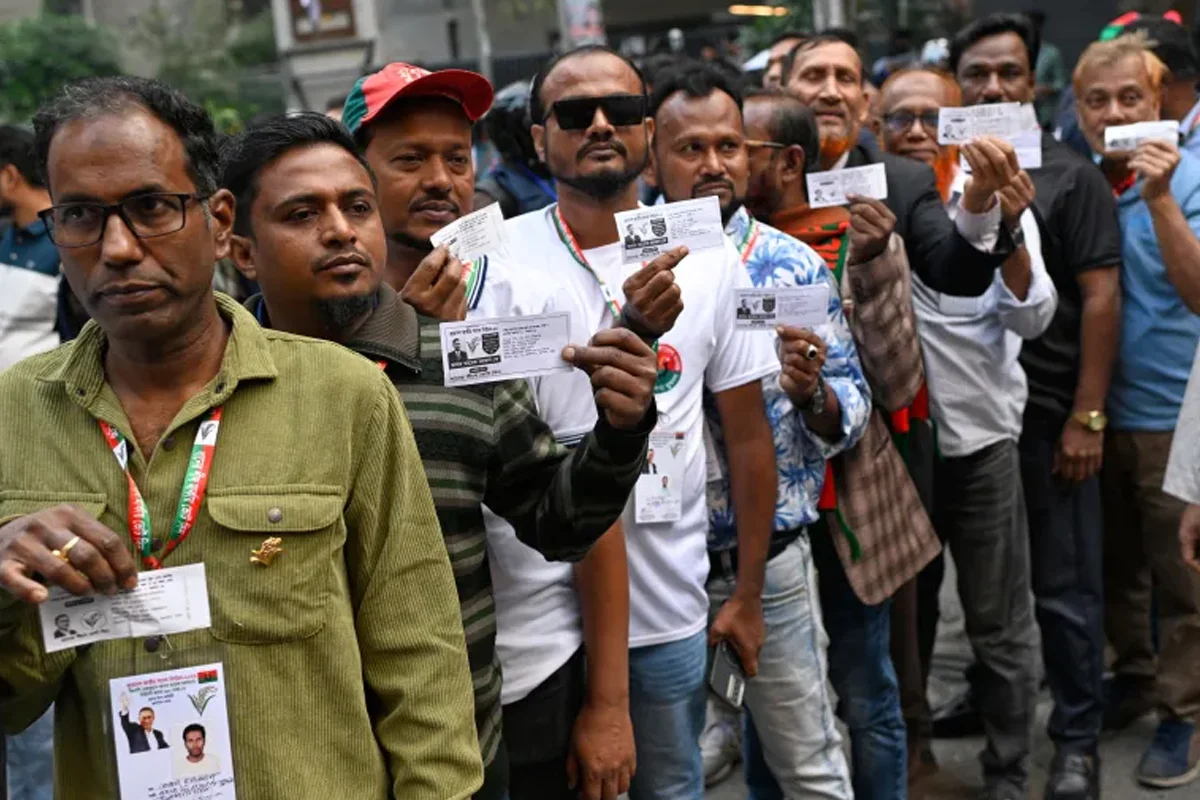 بنگلادیش میں ووٹنگ جاری، نوجوانوں اور خواتین کی بڑی تعداد شریک