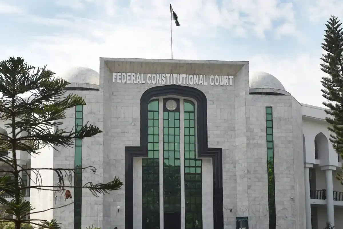 وفاقی آئینی عدالت کی ٹیکس حکام کو بغیر پیشگی نوٹس چھاپہ مارنے کی اجازت