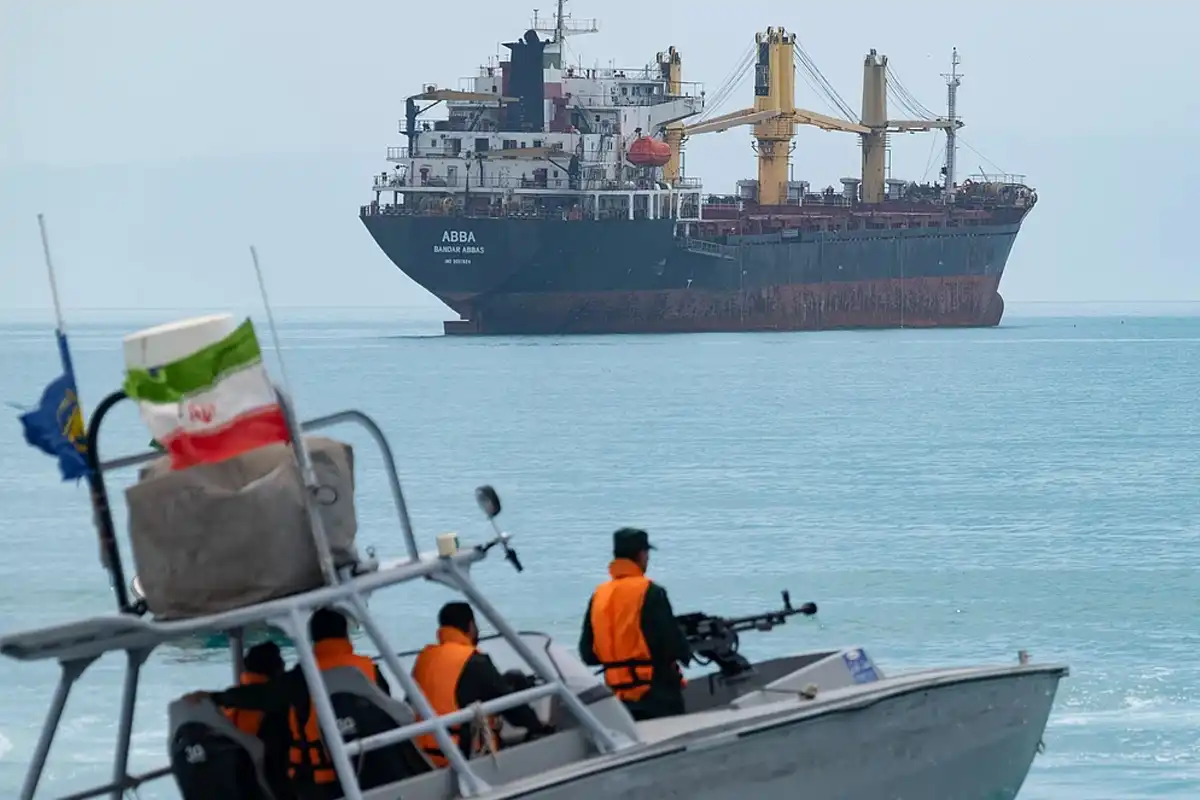 ایرانی پانی سے حتی الامکان دور رہیں : امریکہ کی اپنے بحری جہازوں کو ہدایت