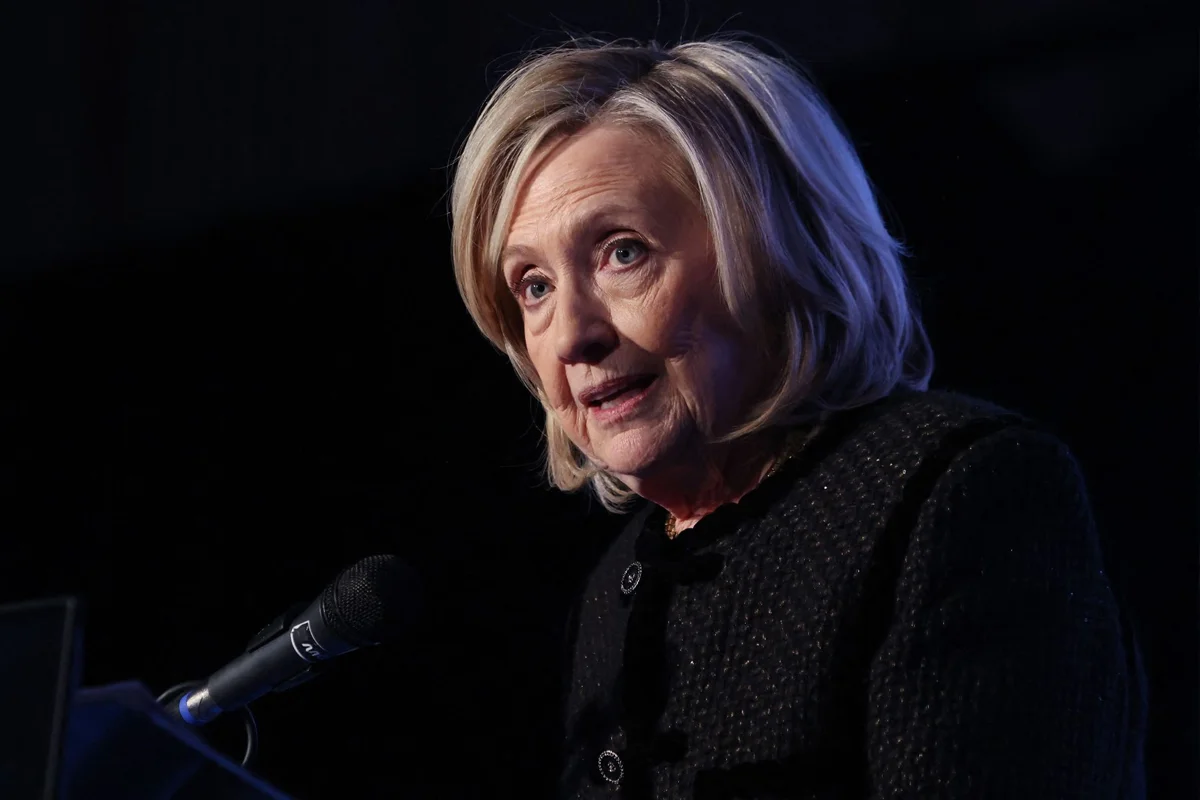 ہیلری کلنٹن کی طالبان حکومت پر کڑی تنقید، افغان خواتین کے مستقبل پر تشویش کا اظہار