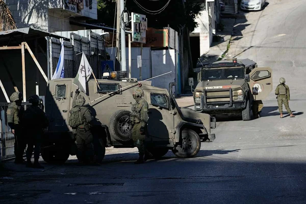 مقبوضہ مغربی کنارے اور القدس میں اسرائیلی فوج کے چھاپے، 10 سے زائد فلسطینی گرفتار