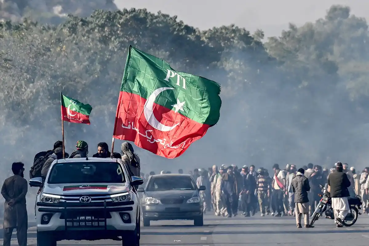 26 نومبر احتجاج کیس : پی ٹی آئی کے تیس کارکنان اشتہاری قرار