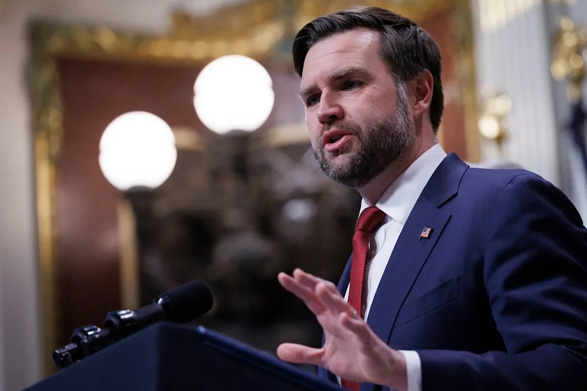 ایران پر حملہ طویل