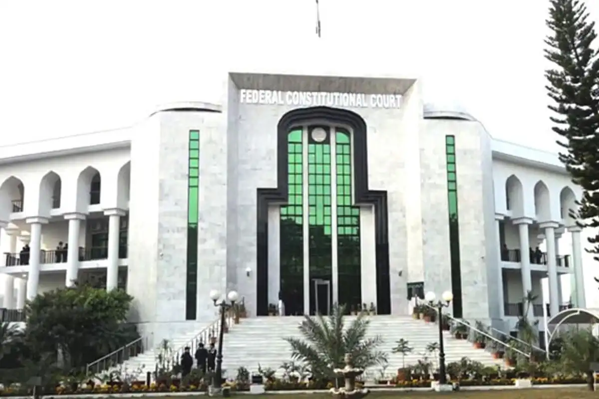 وفاقی آئینی عدالت کا سندھ ہائیکورٹ کا فیصلہ کالعدم قرار، ججز کو قانون کے مطابق فیصلے کرنے کی ہدایت