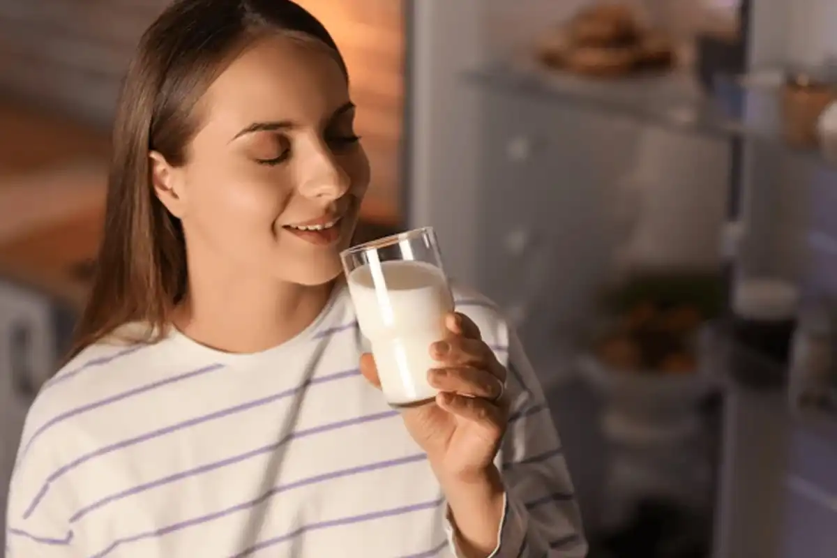 رات کو دودھ پی کر سونے والے کسی خوش فہمی میں نہ رہیں!!! ماہرین نے خبردار کردیا
