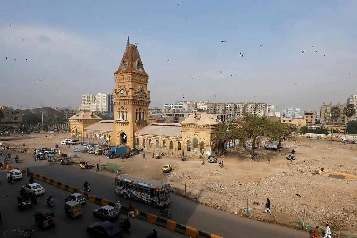 فائر سیفٹی کی خلاف ورزی پر صدر میں دو مارکیٹیں سیل، 200 سے زائد دکانیں بند